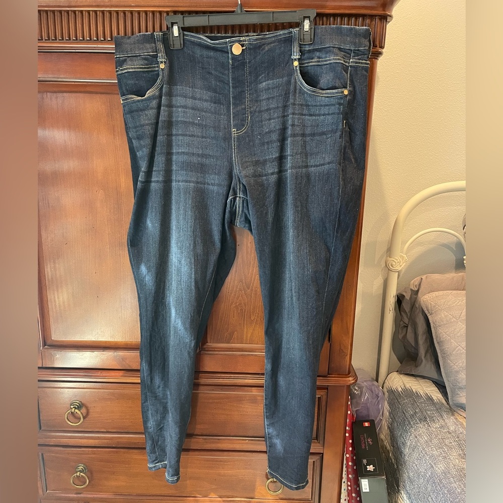 Liverpool Gia Pull-On Skinny Jeans. 22W